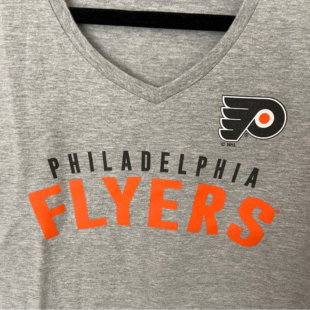 Women’s Philadelphia Flyers T-Shirt - Picture 3 of 4